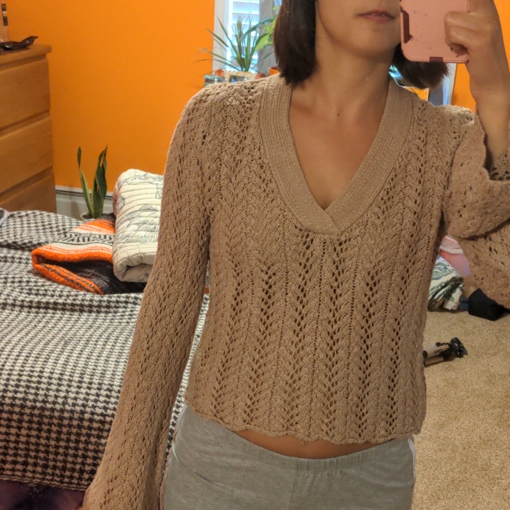 Tan sweater - Picture 7 of 7